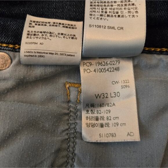 Levi's Women's 311 Shaping Skinny Jeans Dark Wash Size 32 - Picture 10 of 11